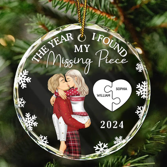 The Year I Found My Missing Piece Kissing Couples - Personalized Circle Glass Ornament